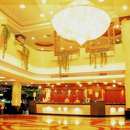 Crown Wuhan Exterior foto