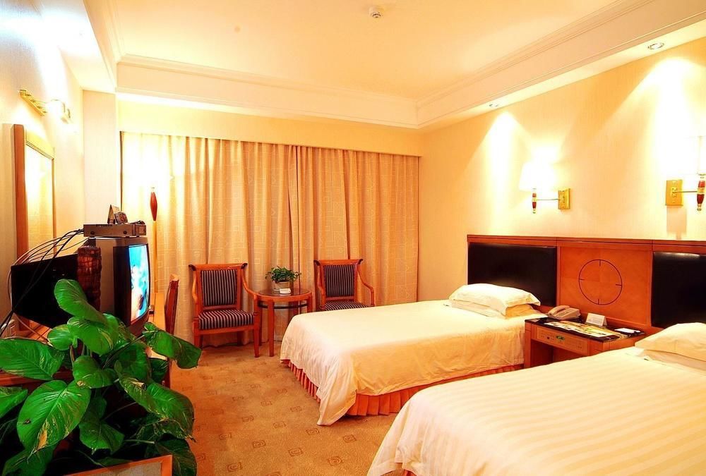 Crown Wuhan Exterior foto