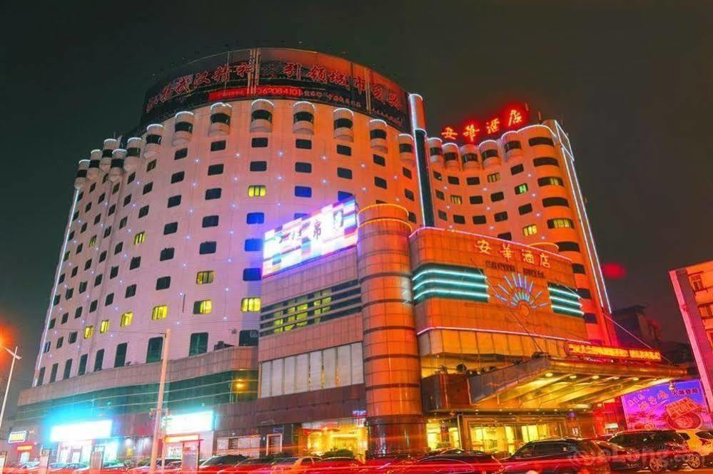 Crown Wuhan Exterior foto