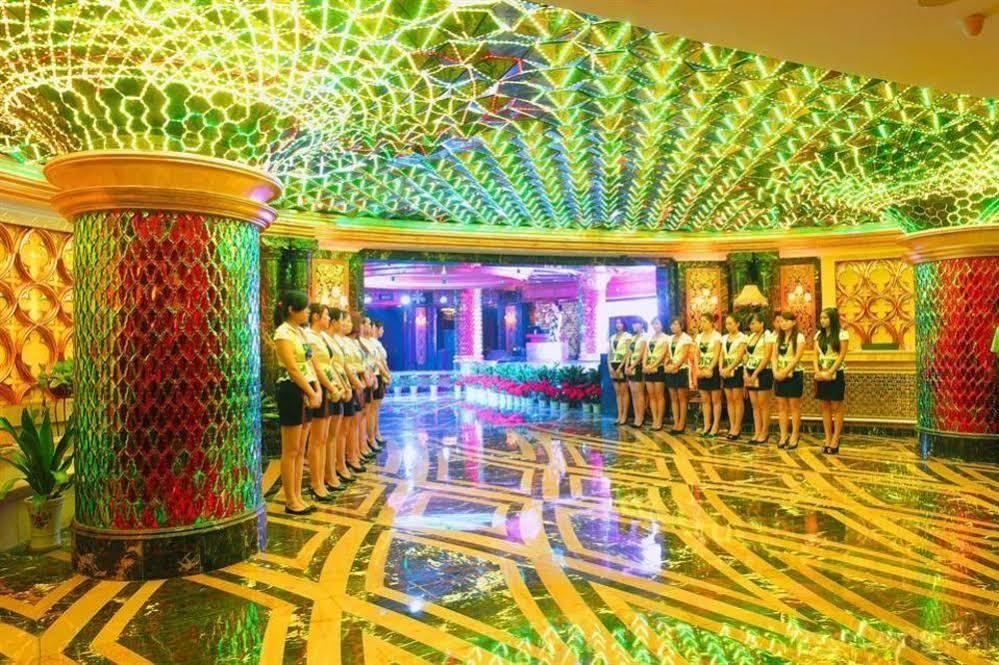 Crown Wuhan Exterior foto